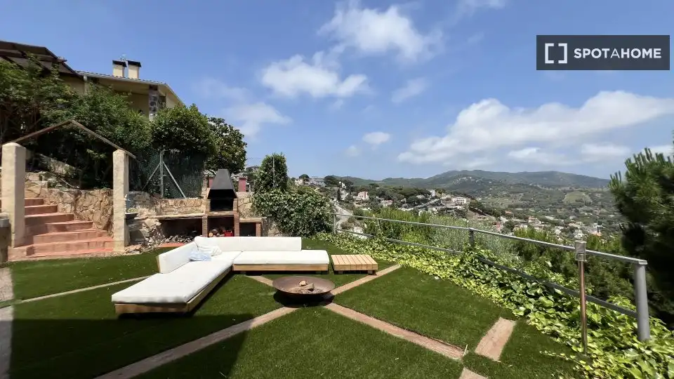 Terraza de Piso para compartir en Alella con Aire acondicionado, Calefacción y Amueblado