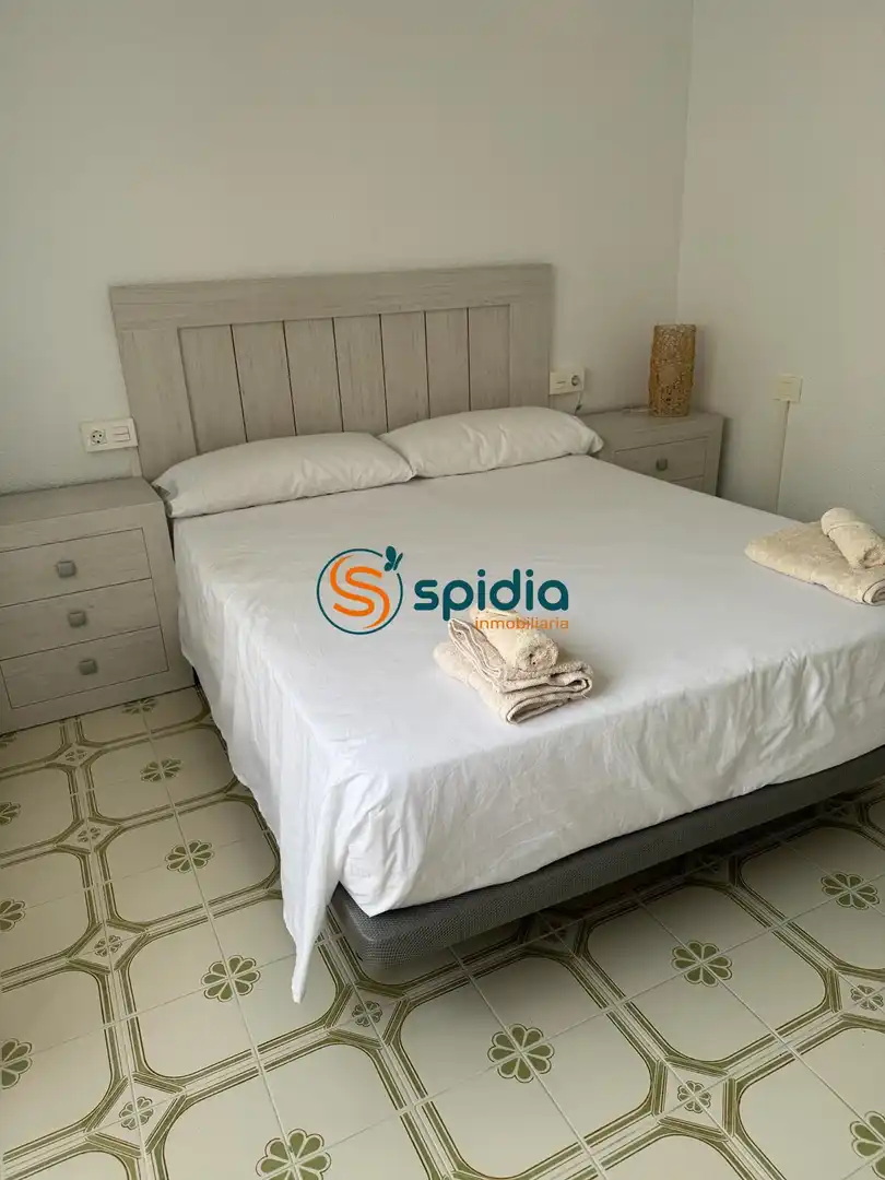 Dormitori de Apartament de lloguer en Águilas amb Aire condicionat i Moblat