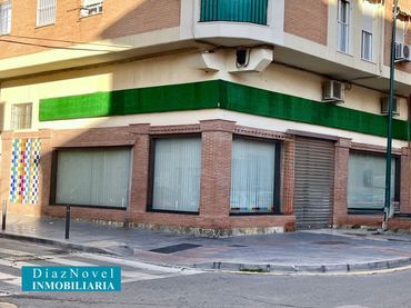 Local comercial de lloguer a Calle Valle de Abdalajís