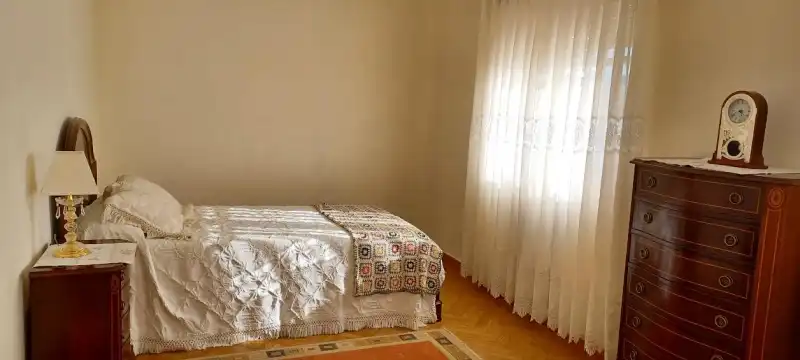 Schlafzimmer von Einfamilien-Reihenhaus zum Verkauf in Oviedo  mit Privatgarten, Möbliert und Ofen