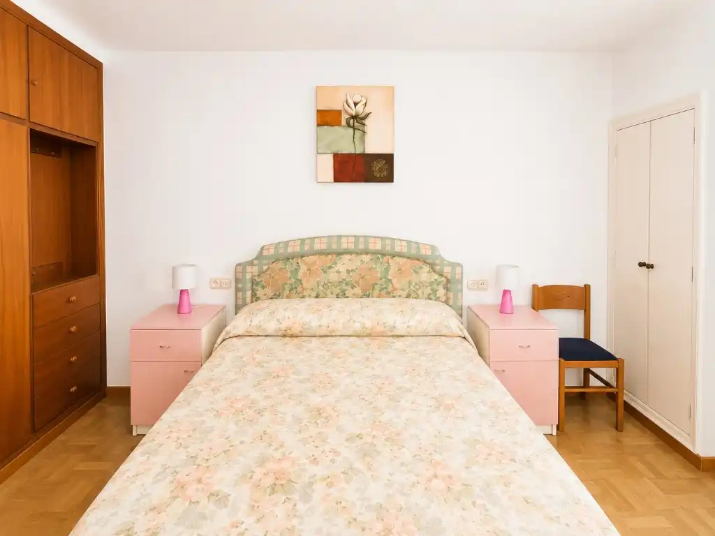 Habitación de Piso de alquiler en Benidorm con Aire acondicionado y Amueblado