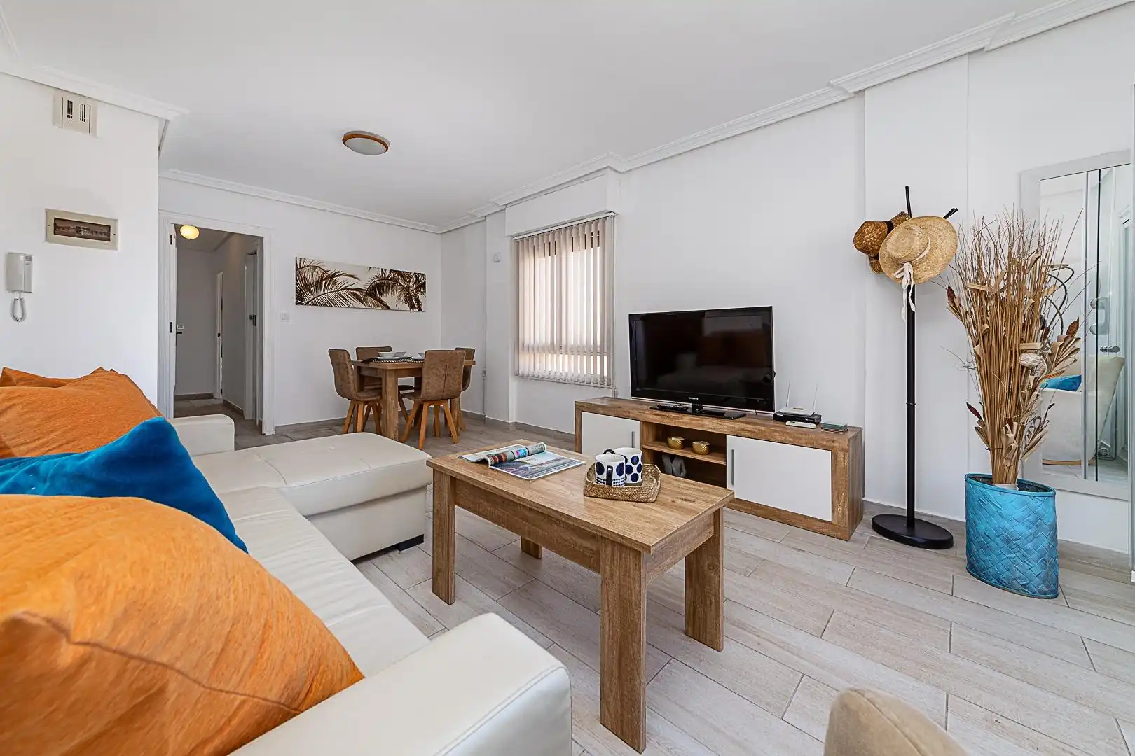 Wohnzimmer von Wohnungen zur Miete in Torrevieja mit Klimaanlage, Terrasse und Möbliert