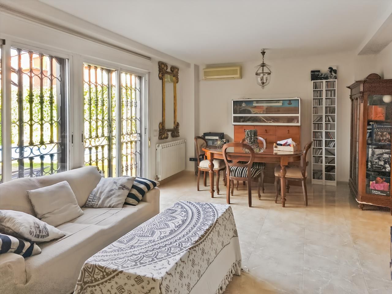 Sala de estar de Casa adosada en venta en Rivas-Vaciamadrid con Aire acondicionado, Calefacción y Jardín privado