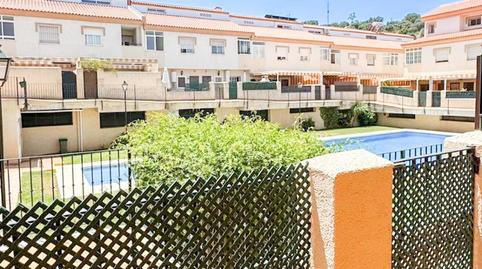 Foto 3 de Casa adosada en venta en Calle Mar  del Norte 46, 46, Jardines de Alhaurín - Huerta Alta - Fuensanguínea, Málaga