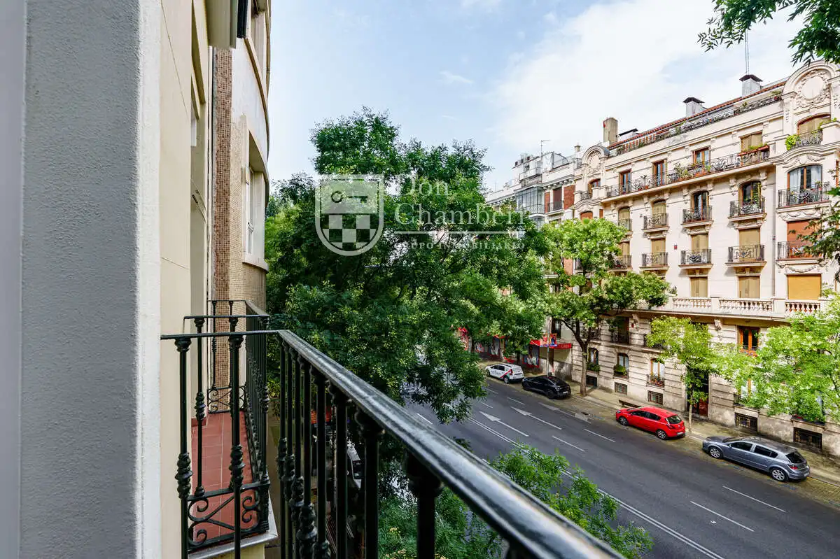 Vista exterior de Piso de alquiler en Madrid con Calefacción, Amueblado y Horno