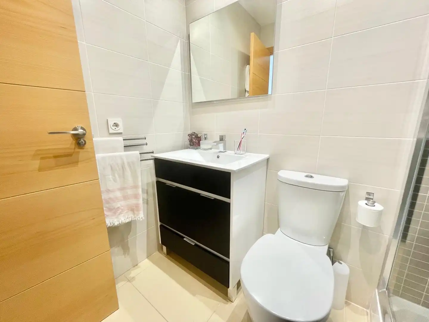 Baño de Apartamento de alquiler en Pilar de la Horadada con Piscina, Amueblado y Lavadora