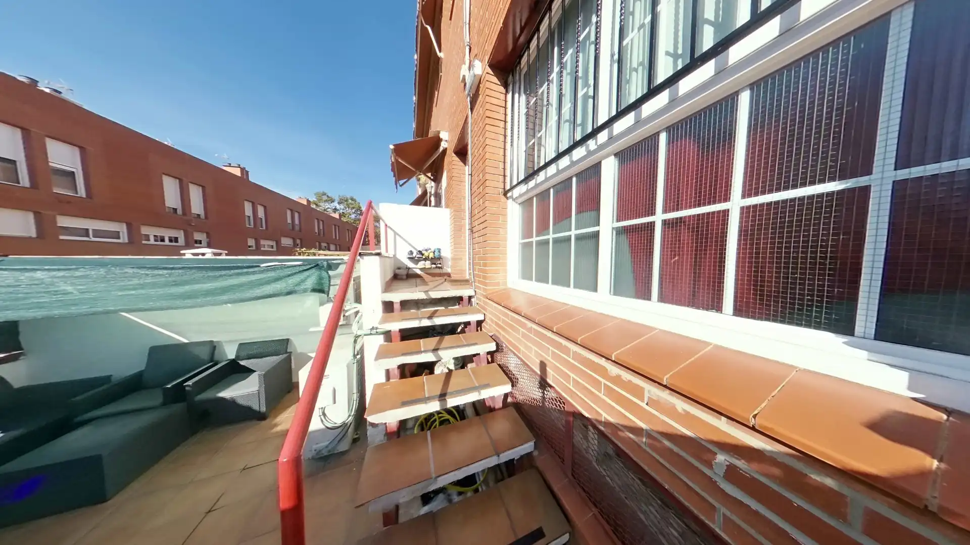 Vista exterior de Casa adosada en venda en Sabadell amb Aire condicionat, Calefacció i Terrassa