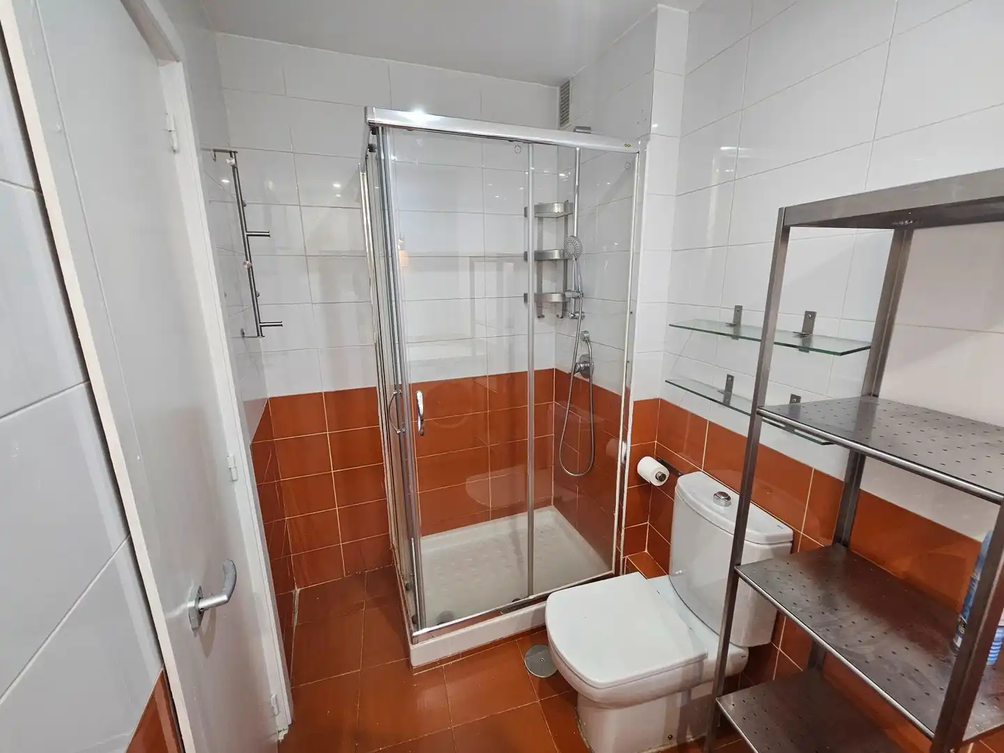 Badezimmer von Wohnung zur Miete in Madrid mit Klimaanlage, Heizung und Terrasse