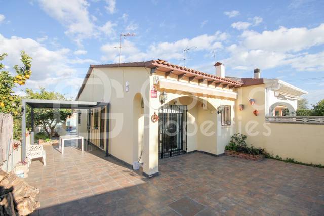 Casa adosada en Venta en Carrer del Clavell en Albinyana