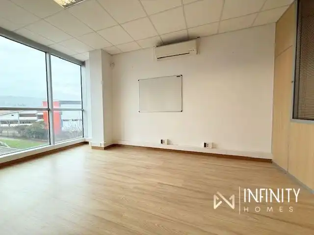Oficina de alquiler en Txorierriko Hiribidea, Derio