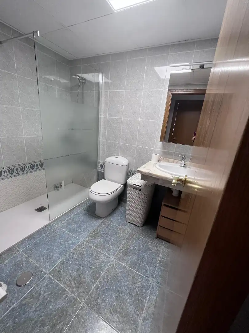 Badezimmer von Wohnung zum Verkauf in Valencia mit Klimaanlage, Heizung und Balkon