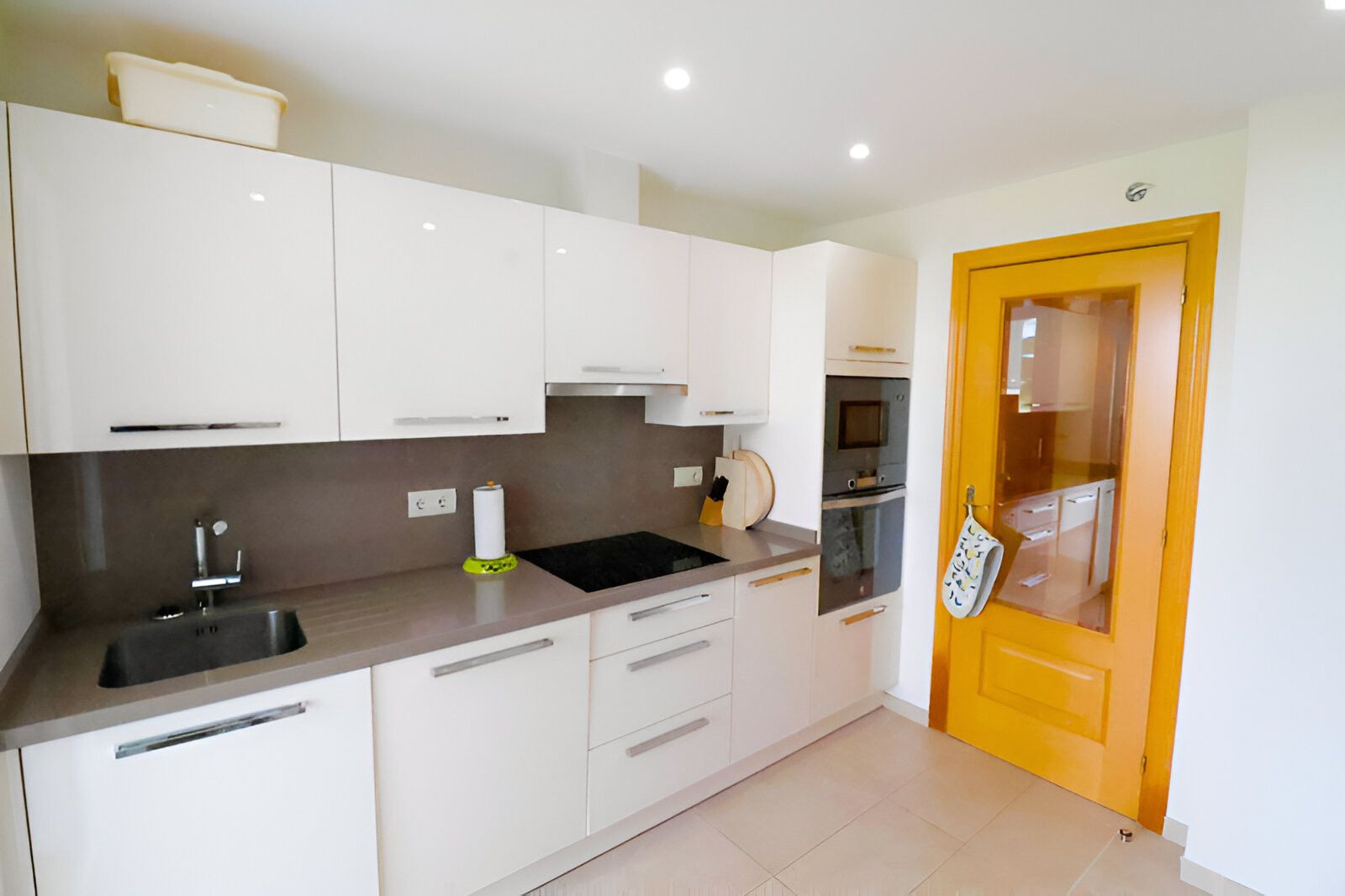 Kitchen of Planta baja for sale in Estepona  with Air Conditioner, Terrace and Storage room