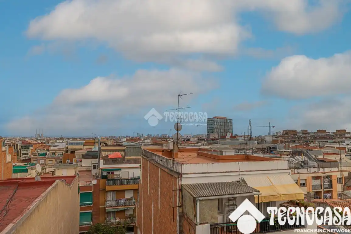 Piso con terraza en venta en Nou Barris, imagen 2