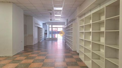 Oportunidad Inmobiliaria en Burjassot Amplio Local Comercial Reformado