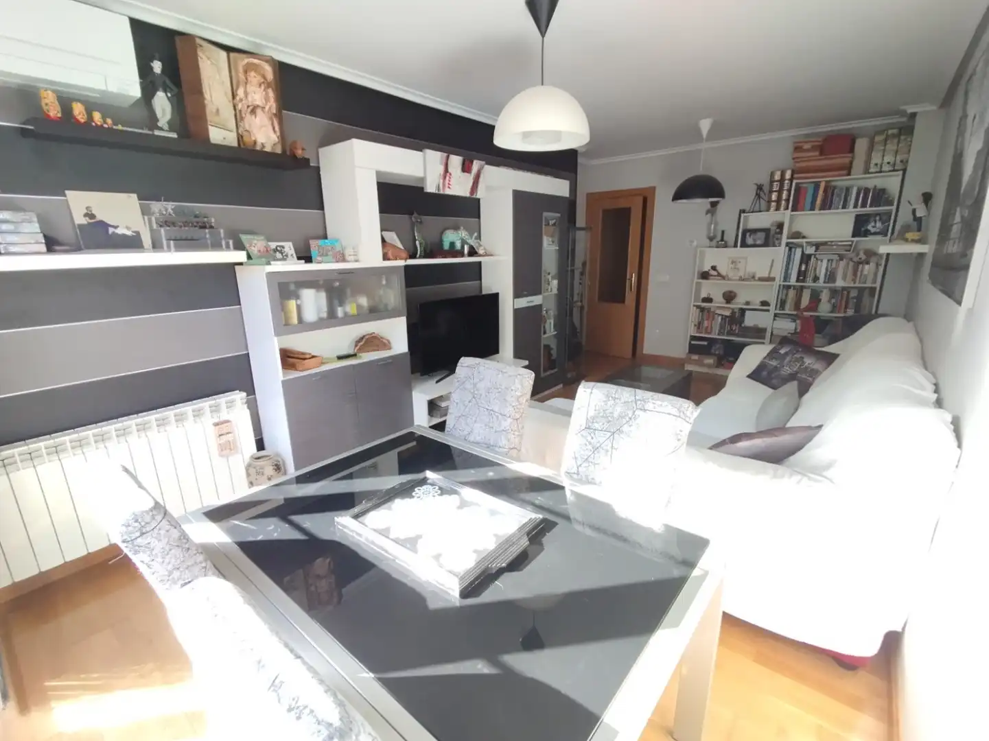 Sala de estar de Piso en venta en Lardero con Calefacción, Parquet y Trastero