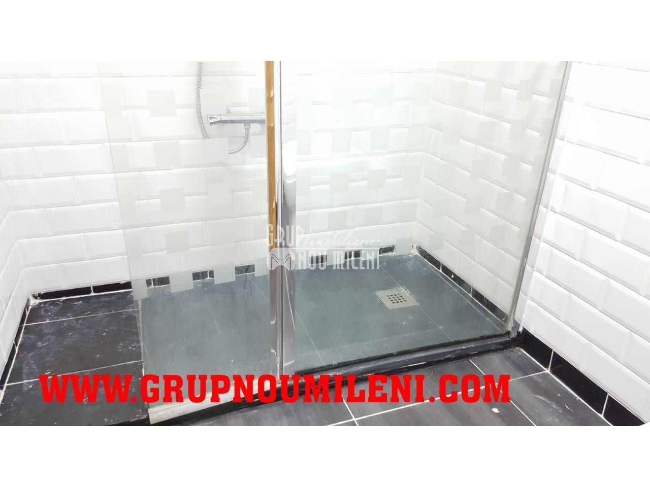 Bathroom of Flat for sale in Alfafar  with Air Conditioner, Terrace and Storage room