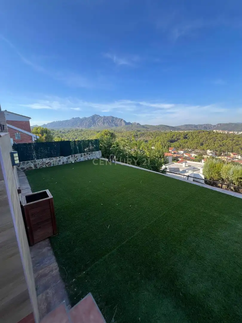 Casa amb jardí en venda a Carrer d'Anselm Clavé, 28, 08292 Esparreguera, Spain