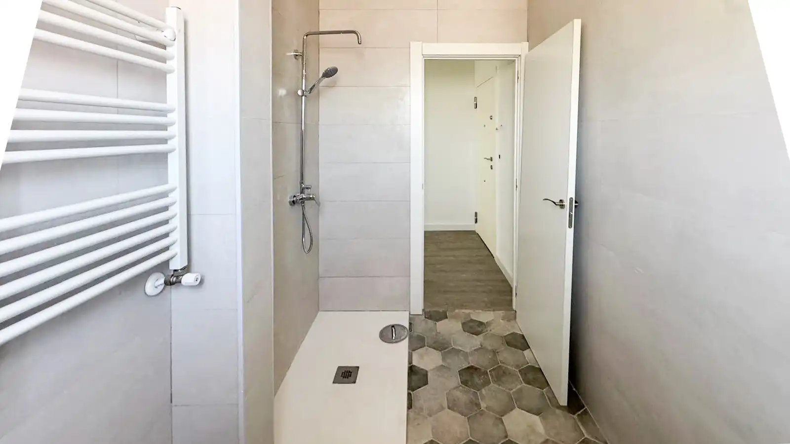 Badezimmer von Wohnung zum Verkauf in Torrelavega  mit Heizung, Parkett und Balkon