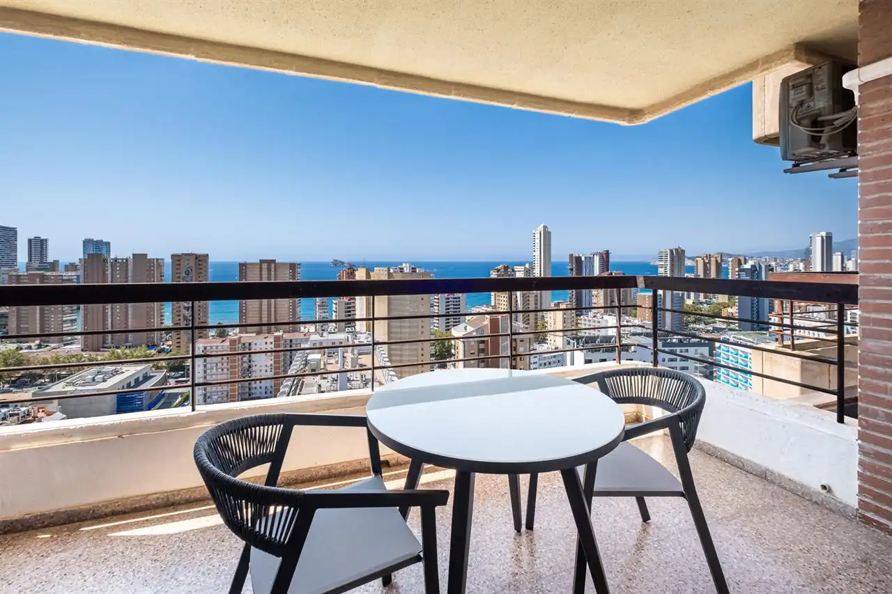 Terrassa de Pis en venda en Benidorm amb Piscina i Moblat