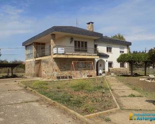 Exterior view of House or chalet for sale in Astorga  with Private garden, Parquet flooring and Terrace