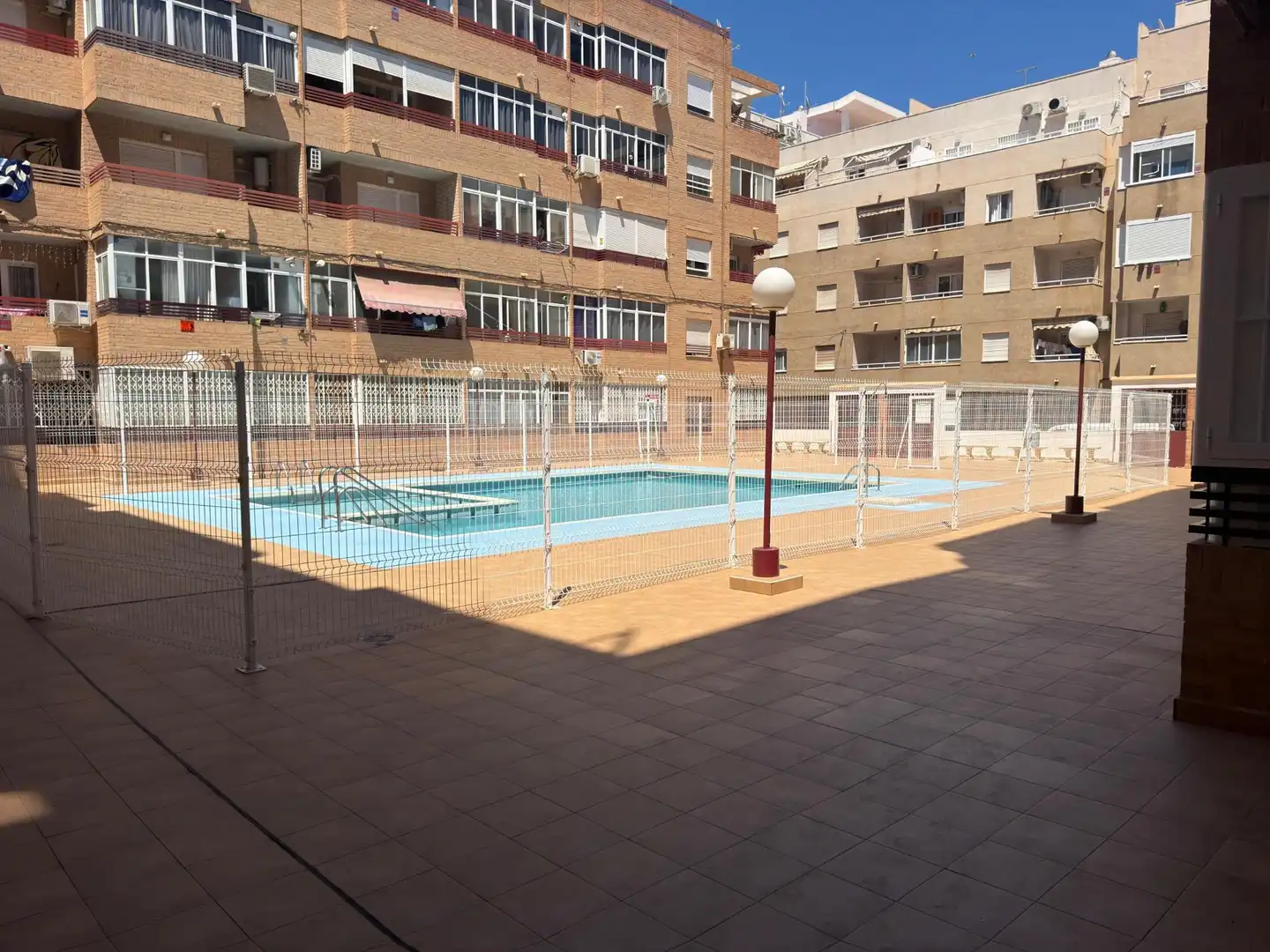 Piscina de Apartamento en venta en Torrevieja con Terraza, Amueblado y Piscina comunitaria