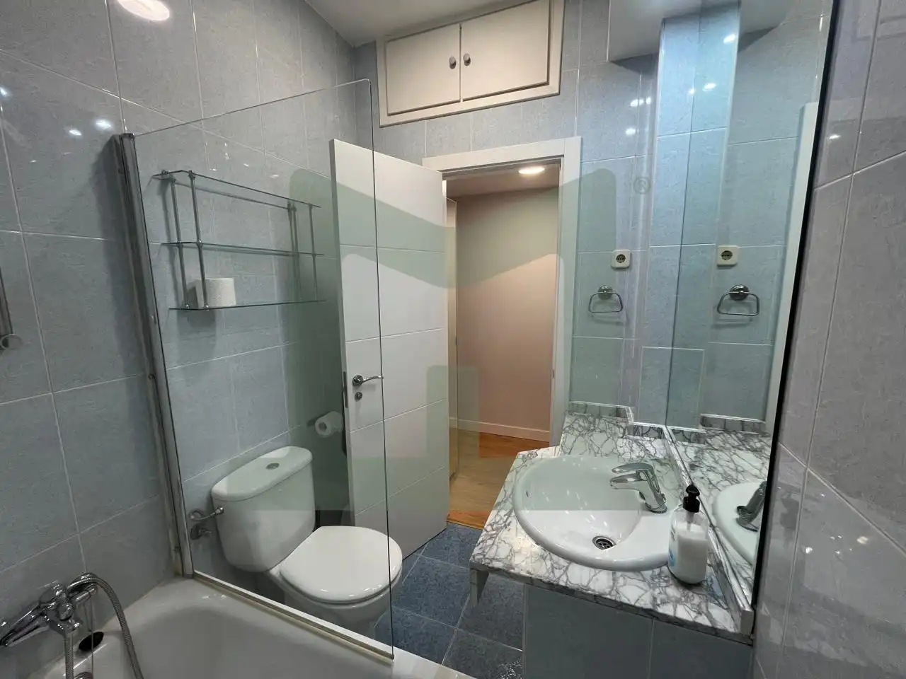 Baño de Piso de alquiler en Madrid con Aire acondicionado y Amueblado