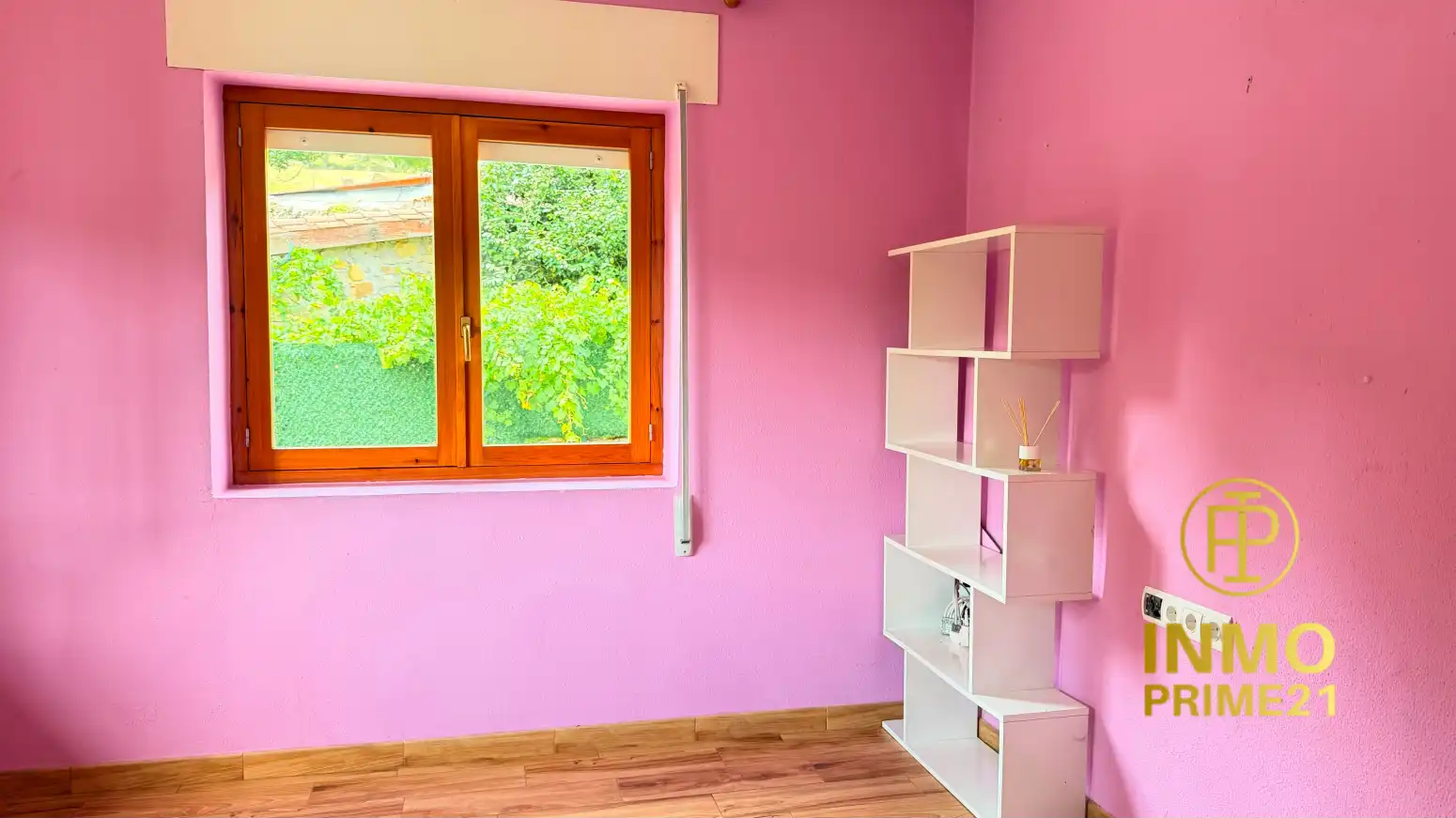 Habitación de Casa o chalet en venta en Corvera de Toranzo con Parquet y Balcón