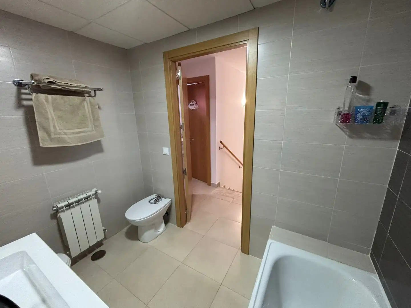 Badezimmer von Einfamilien-Reihenhaus zum Verkauf in Mérida mit Klimaanlage, Heizung und Privatgarten