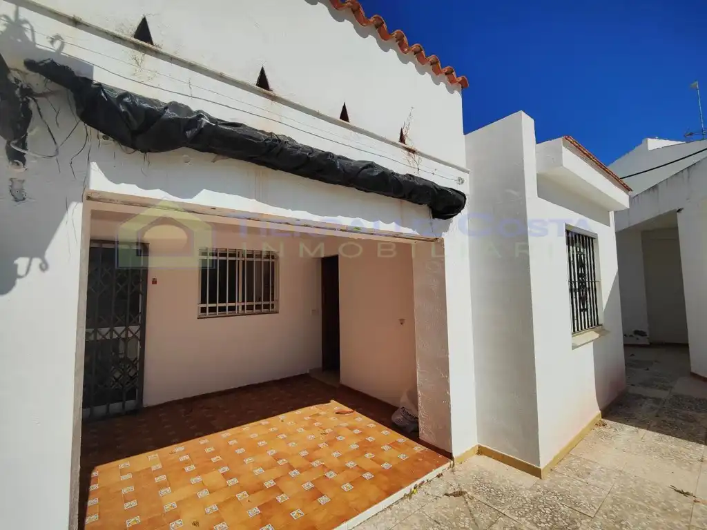 Vista exterior de Casa o xalet en venda en La Antilla amb Jardí privat, Terrassa i Traster