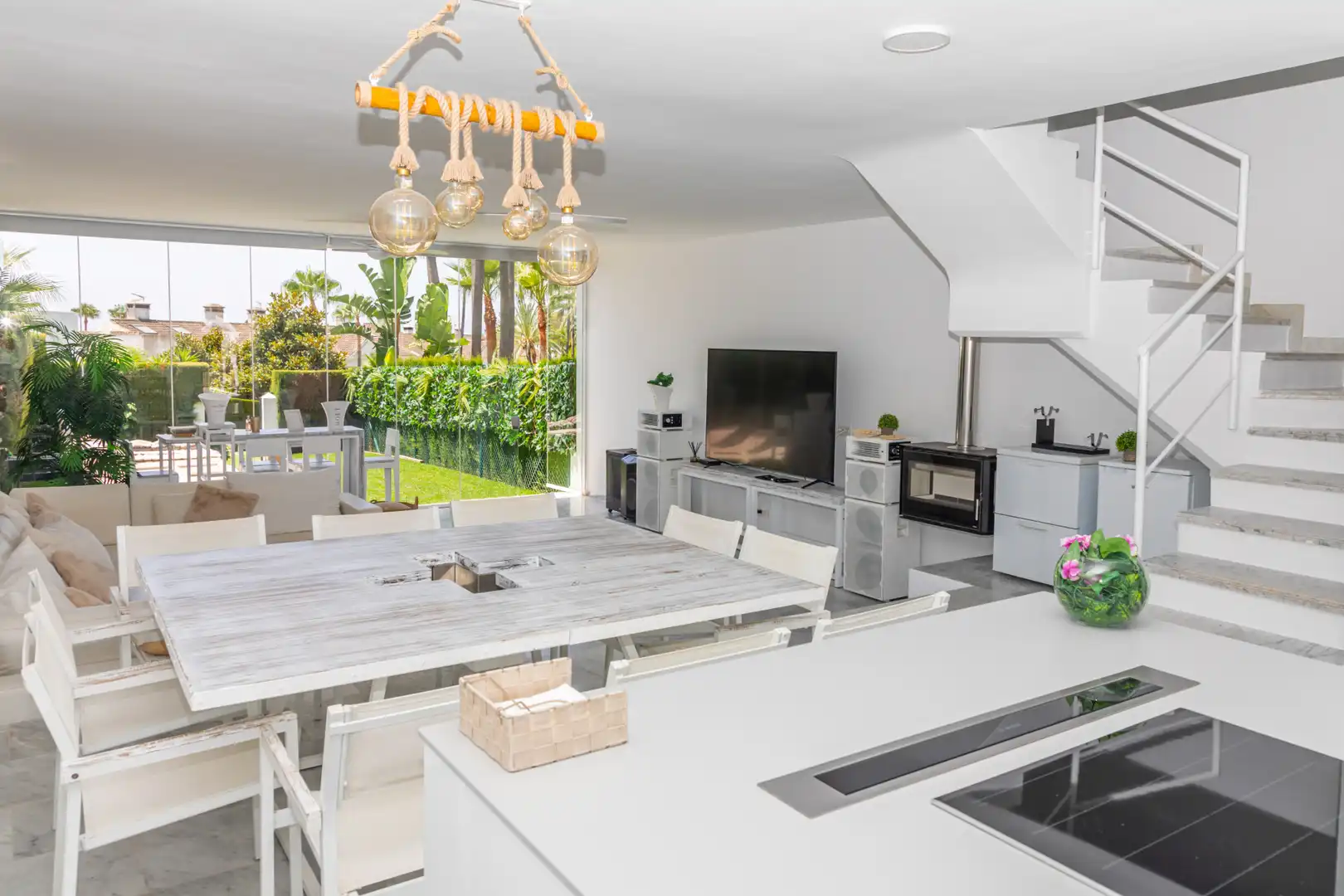 Dining room of Detached homes for rent in Estepona  with Air Conditioner, Private garden and Terrace