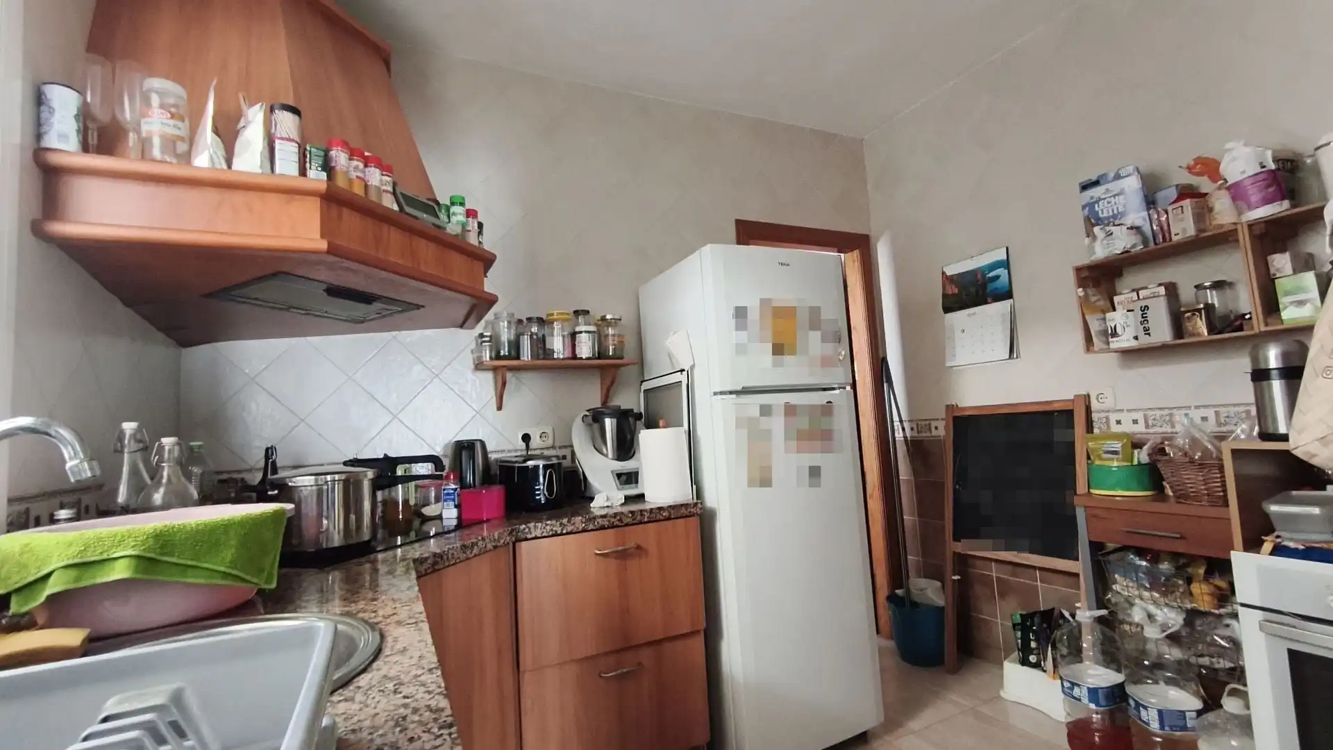 Cuina de Casa adosada en venda en Coín amb Aire condicionat i Traster
