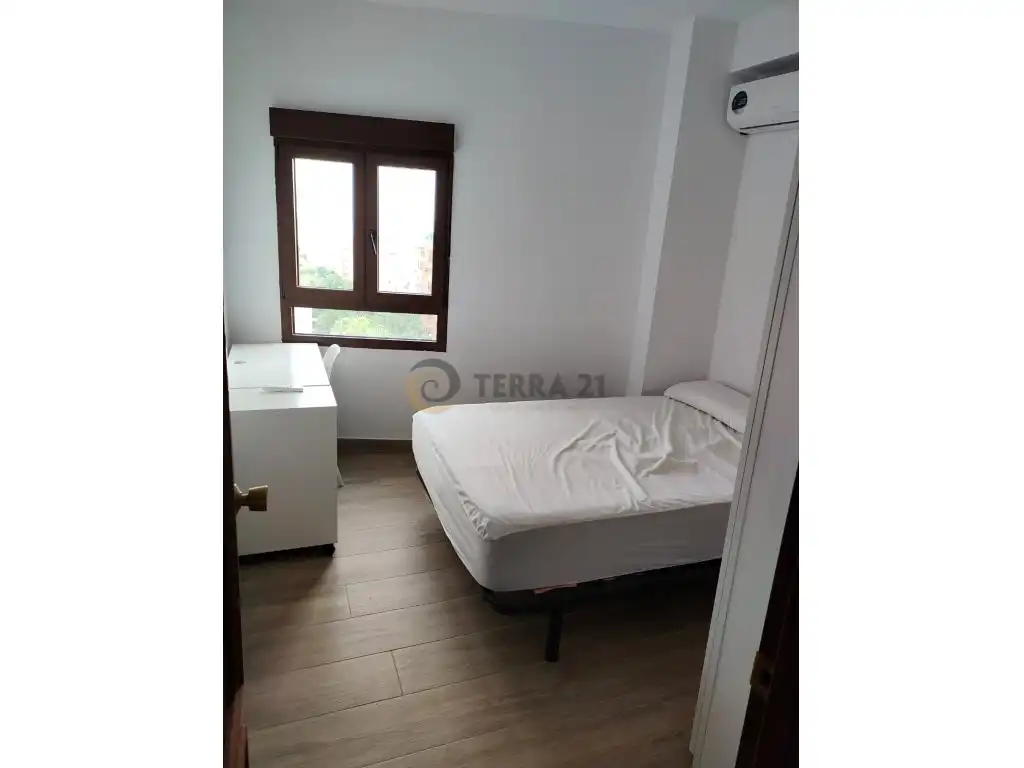Habitación de Piso de alquiler en Jaén con Amueblado