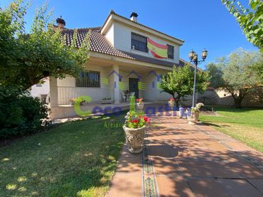 Villa avec piscine à vendre à Calle los Nogales