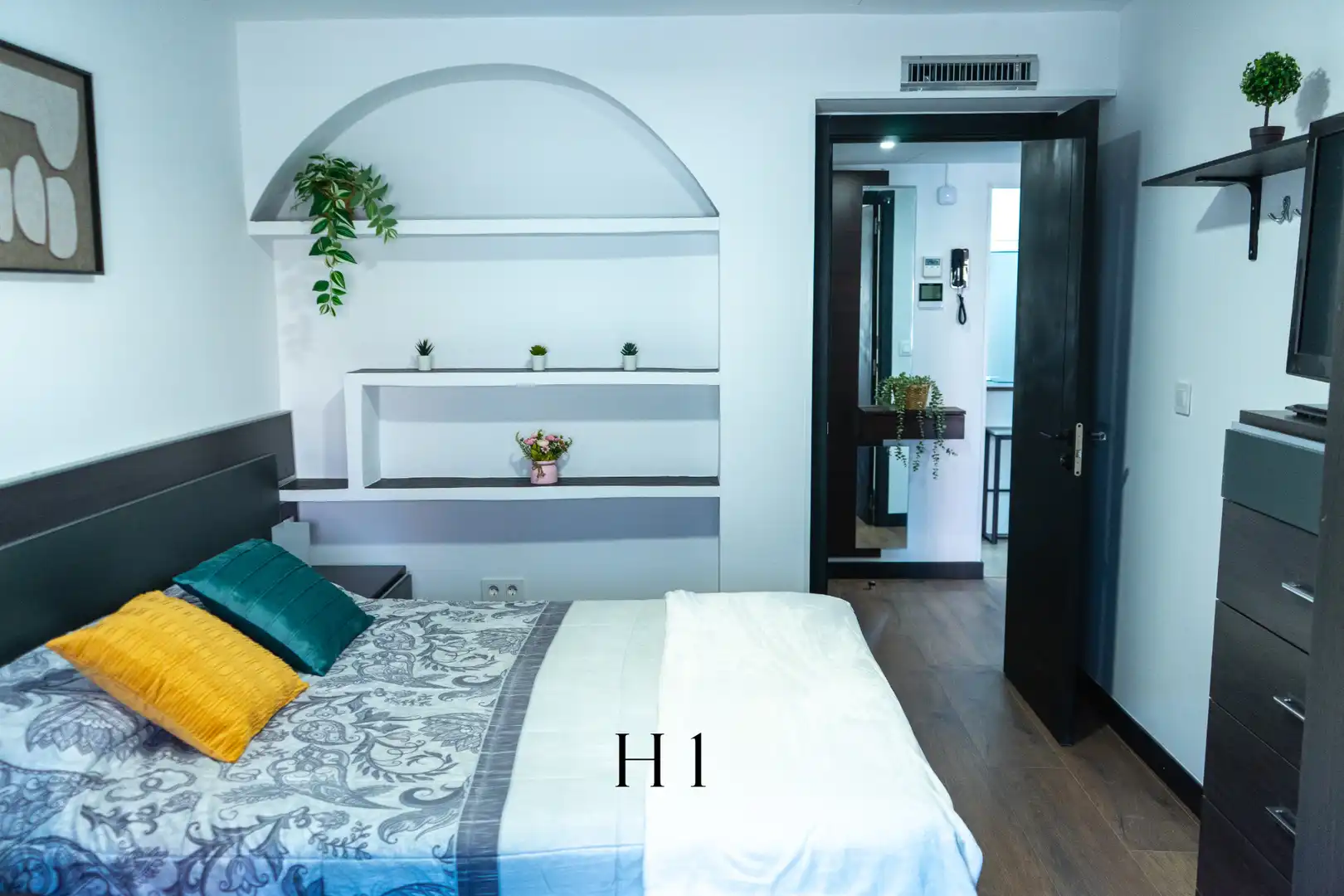 Bedroom of Flat for share in Zaragoza  with Air Conditioner, Heating and Private garden