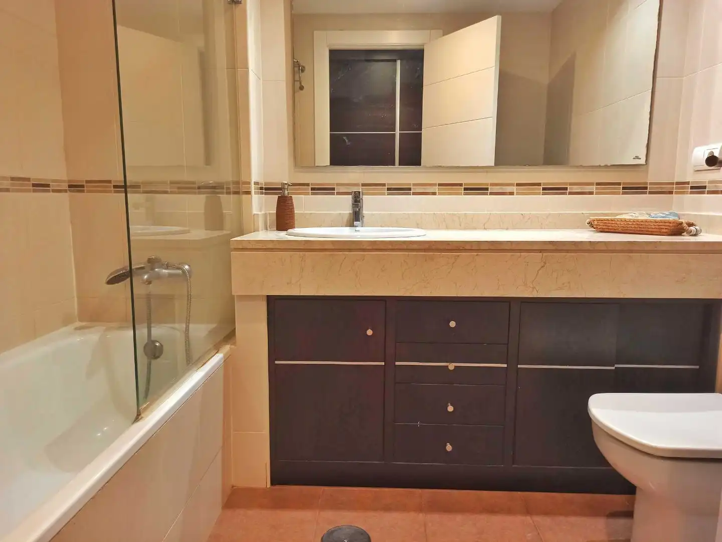 Badezimmer von Einfamilien-Reihenhaus zum Verkauf in Vícar mit Klimaanlage und Terrasse