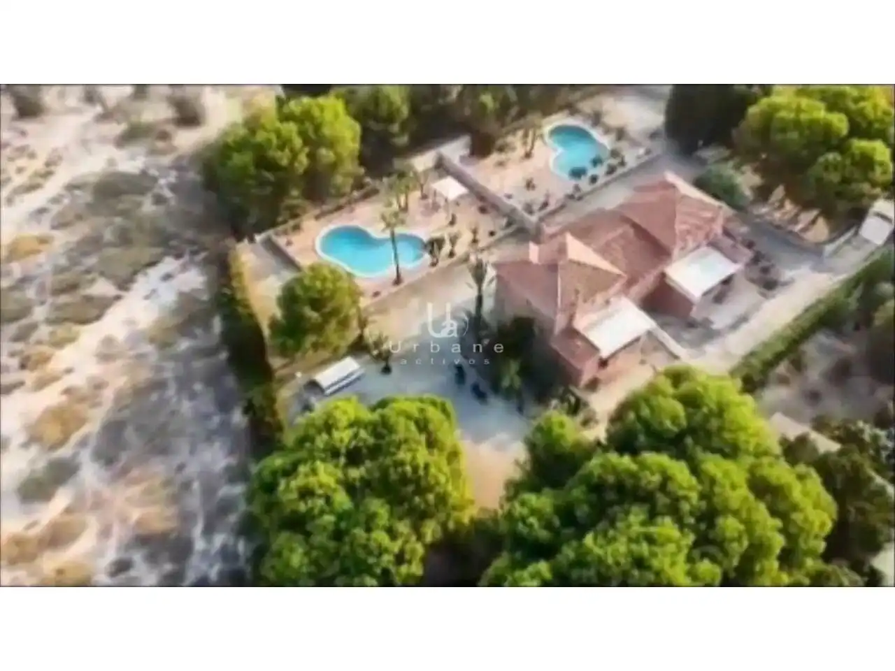 Chalet con piscina en venta en Calle ARQUITECTO ANTONI GAUDI