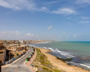 Vista exterior de Apartament en venda en Torrevieja amb Aire condicionat, Terrassa i Balcó