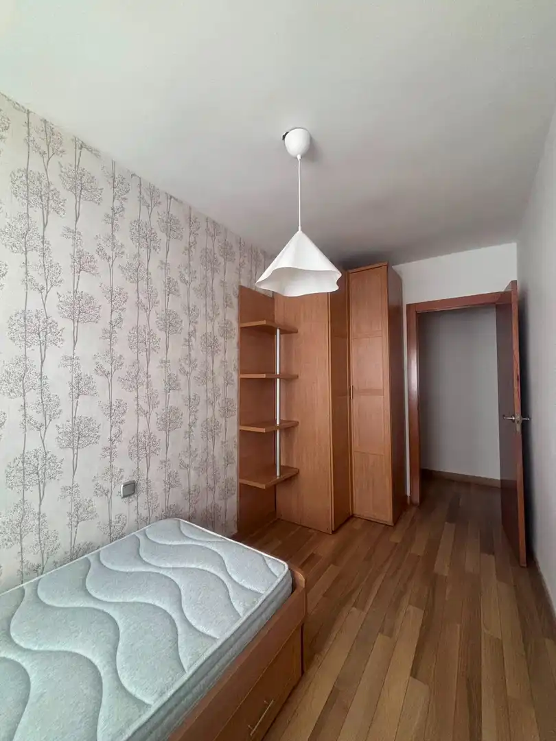 Habitación de Piso de alquiler en Granada con Terraza y Amueblado