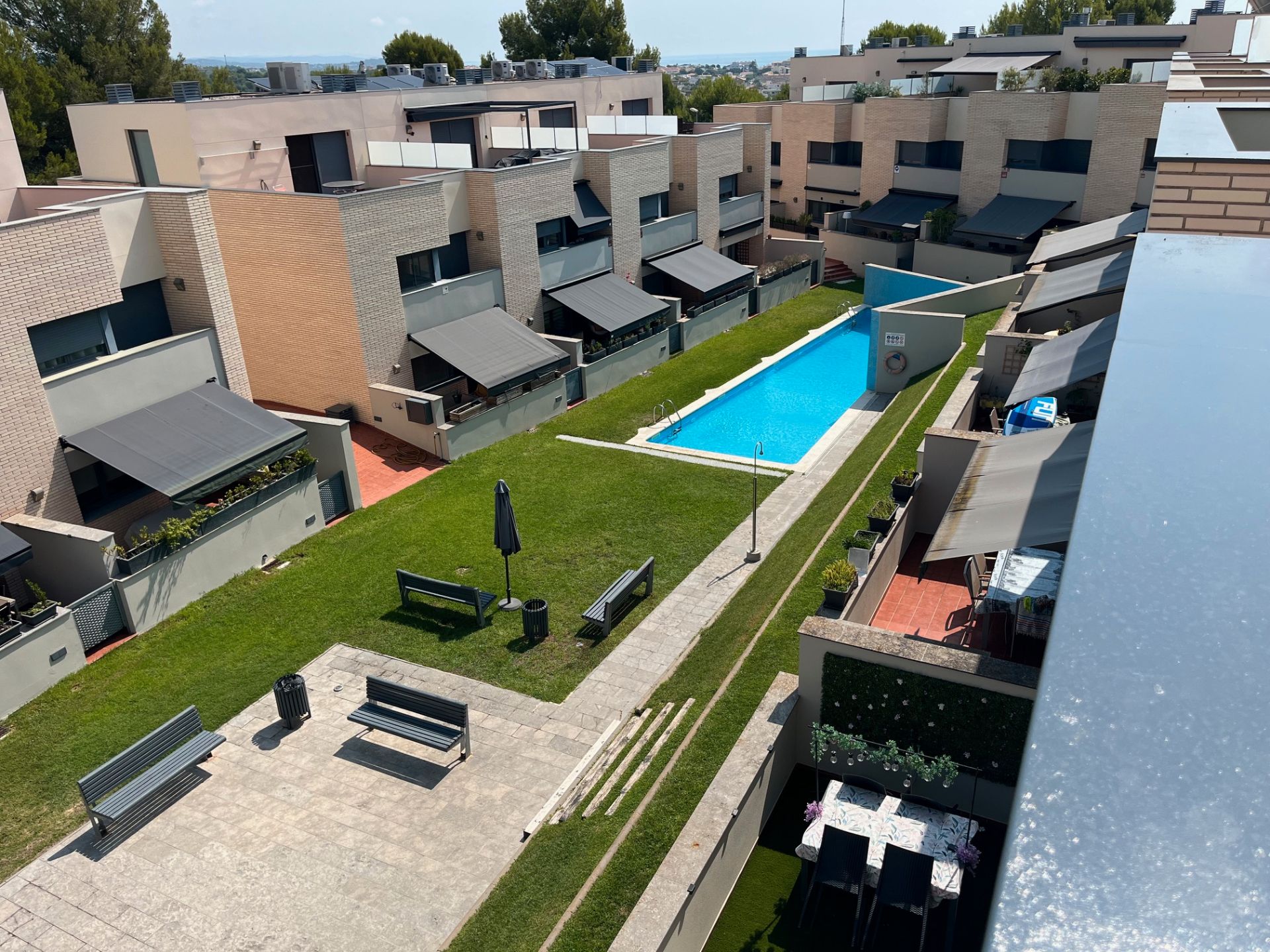 Piscina de Casa adosada en venda en Torredembarra amb Calefacció, Terrassa i Moblat