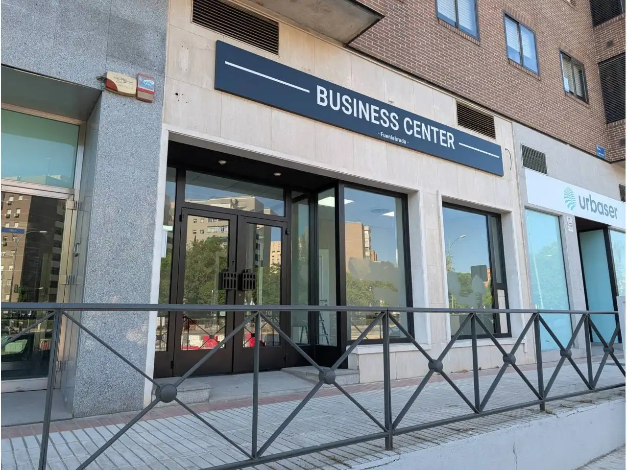 Vista exterior de Oficina de alquiler en Fuenlabrada con Aire acondicionado, Calefacción y Alarma