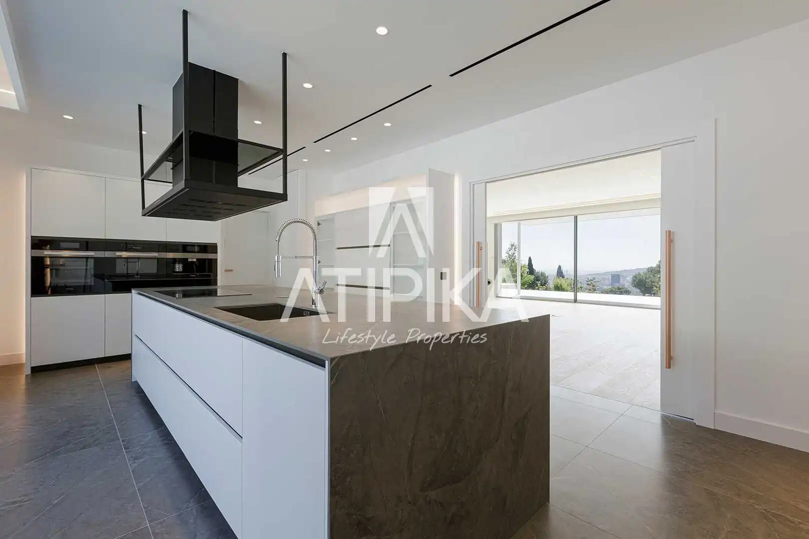 Cocina de Casa o chalet en venta en Barcelona con Aire acondicionado, Calefacción y Terraza