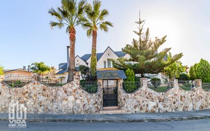 Vista exterior de Casa o xalet en venda en Sant Boi de Llobregat amb Aire condicionat, Calefacció i Jardí privat