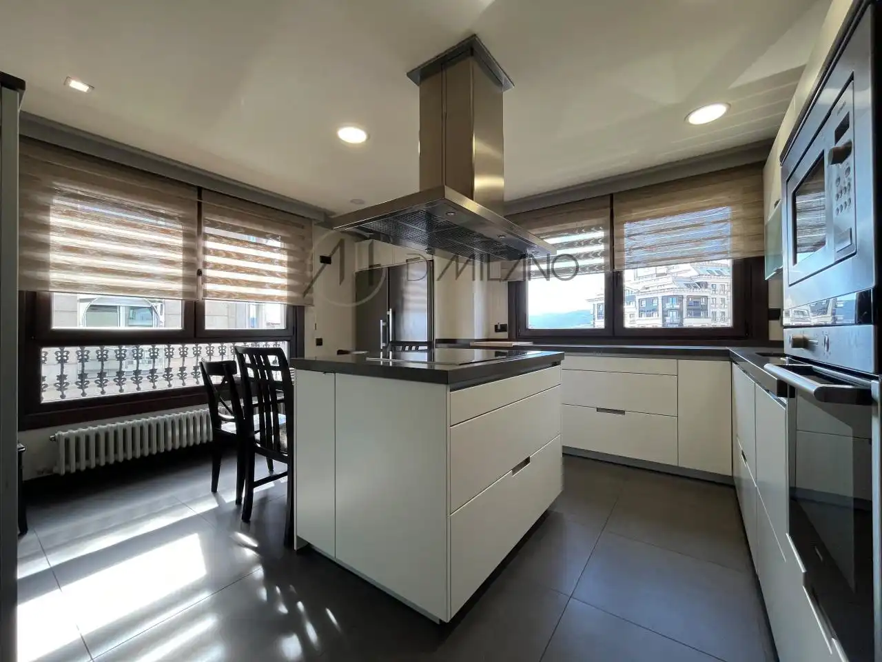 Cocina de Dúplex de alquiler en Vigo  con Calefacción, Parquet y Trastero