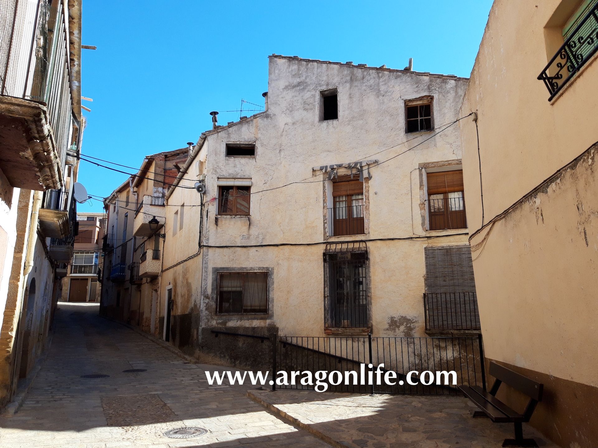 Vista exterior de Casa o xalet en venda en Mazaleón amb Moblat i Balcó