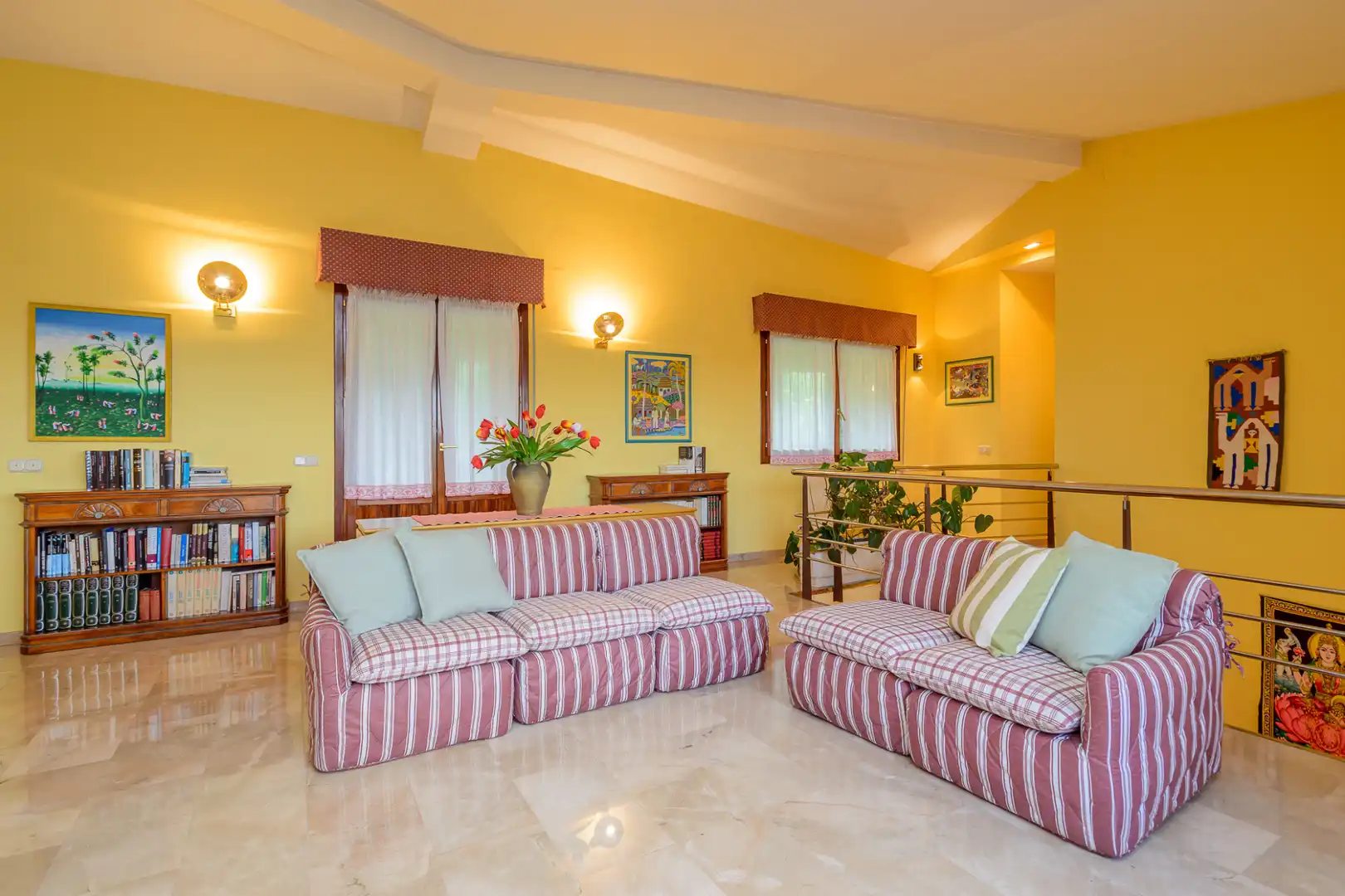Sala de estar de Casa o chalet en venta en Oviedo  con Calefacción, Jardín privado y Parquet
