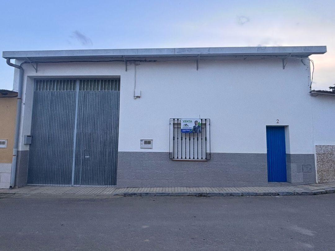 Vista exterior de Nau industrial en venda en Turleque