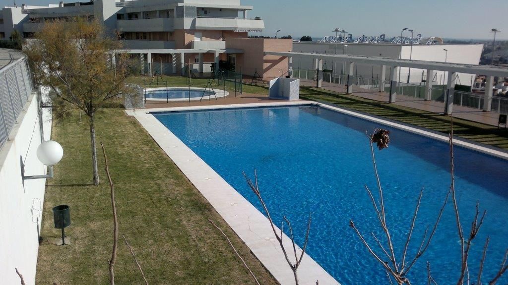 Piscina de Piso de alquiler en Algeciras con Amueblado y Piscina comunitaria