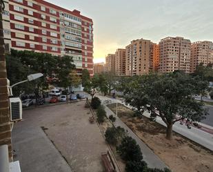 Exterior view of Apartment to rent in  Valencia Capital  with Air Conditioner, Heating and Terrace