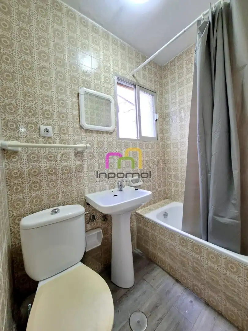 Badezimmer von Wohnungen zum Verkauf in Badajoz mit Balkon