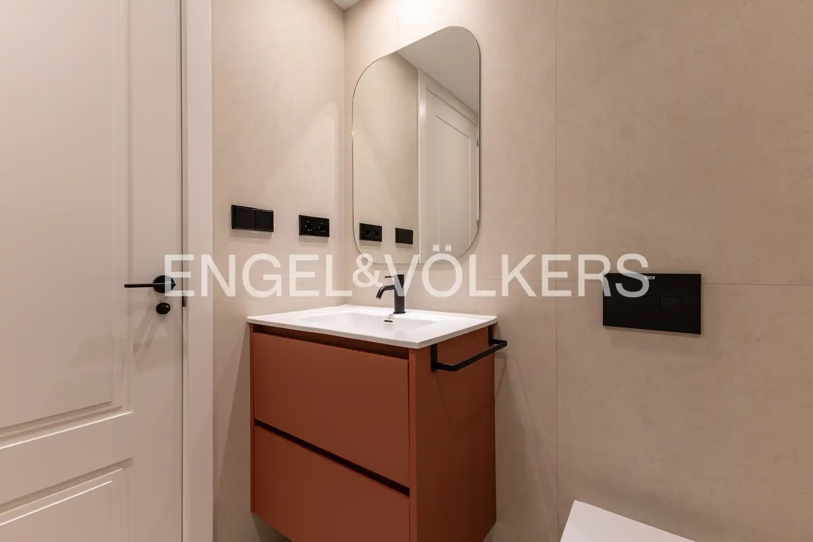 Bathroom of Flat for sale in Madrid  with Air Conditioner, Heating and Storage room